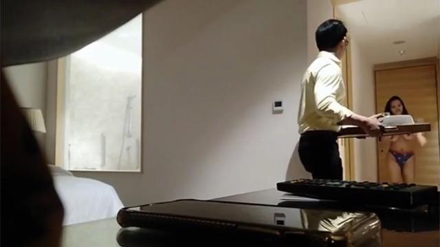 Horny Wife Watching Waiter Dare Cock Nude – Viral Sexvdo