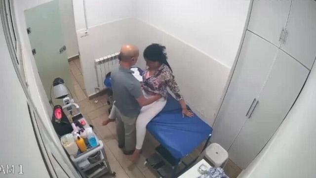 Old Clinic Full Sex – Doctor Kissing Video